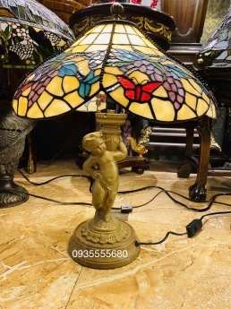 Giao lưu em đèn bàn tiffany tượng đá cuty
