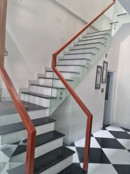 Bán nhà 3 tầng 10m5 sau bến xe