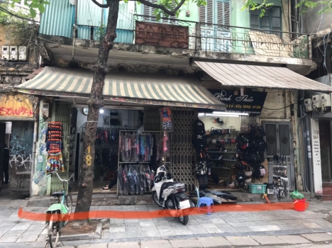 Cho thuê cửa hàng mặt phố Ngõ Gạch. Mặt tiền 2.2m, 7trđ/tháng