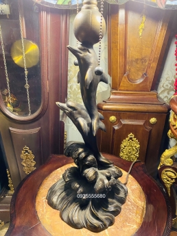 Giao lưu e đèn bàn tiffany chân cá heo