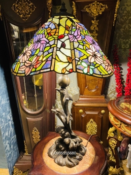 Giao lưu e đèn bàn tiffany chân cá heo