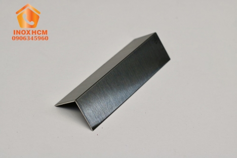 Nẹp inox chữ v mạ màu PVD - nhận gia công nẹp inox theo yêu cầu