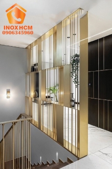 Vách ngăn cầu thang Inox mạ vàng PVD hiện đại - nhận gia công inox theo yêu cầu