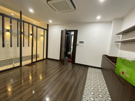 NHÀ PHÓ CẦU GIẤY 7 TẦNG THANG MÁY - THÔNG SÀN – MẶT VÒNG XOAY – KINH DOANH KHỦNG