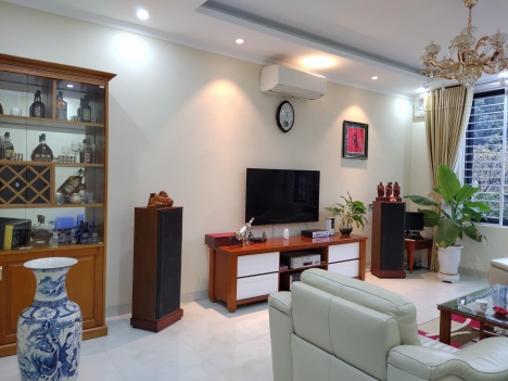 Bán nhà VIP Cầu Giấy 100% như ảnh. Kinh doanh tấp nập. Giá hợp lý