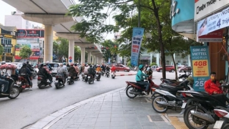 NHÀ PHÓ CẦU GIẤY 7 TẦNG THANG MÁY - THÔNG SÀN – MẶT VÒNG XOAY – KINH DOANH KHỦNG