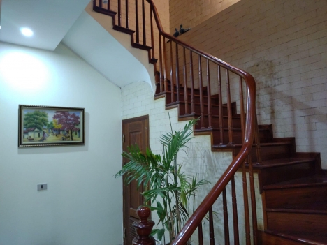 Bán nhà VIP Cầu Giấy 100% như ảnh. Kinh doanh tấp nập. Giá hợp lý