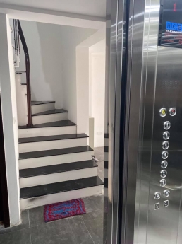 NHÀ PHÓ CẦU GIẤY 7 TẦNG THANG MÁY - THÔNG SÀN – MẶT VÒNG XOAY – KINH DOANH KHỦNG