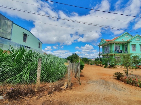 Bán Đất Phú Thạnh 2,1 tỷ 10x25m diện tích 254m2 TC 100m Tại Hiệp Thạnh - Đức Trọng - Lâm Đồng