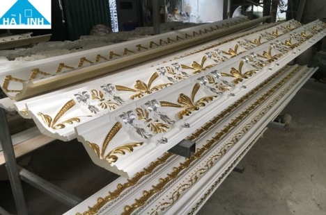 Phào chỉ hoa văn dát vàng