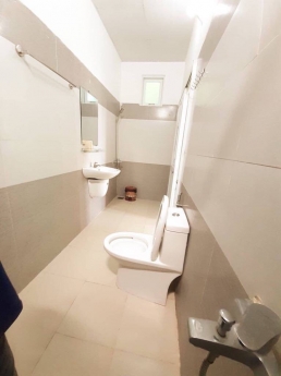 Bán khách sạn 1 trệt 4 lầu 1 sân thượng sạch đẹp – doanh thu tốt hẻm Thùy Vân khu Bãi Sau Tp Vũng Tà
