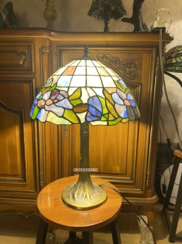 Giao lưu e đèn bàn tiffany họa tiết xanh
