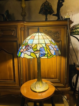 Giao lưu e đèn bàn tiffany họa tiết xanh