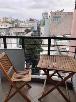 Hiếm Bùi Viện Q.1 50m2 4 tầng chỉ 15 tỷ xe hơi đỗ cửa.
