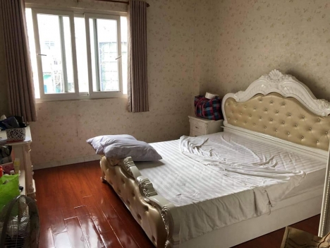 Hiếm Bùi Viện Q.1 50m2 4 tầng chỉ 15 tỷ xe hơi đỗ cửa.