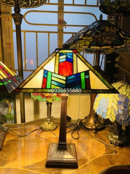 Giao lưu mẫu đèn bàn lạ