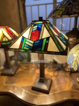 Giao lưu mẫu đèn bàn lạ
