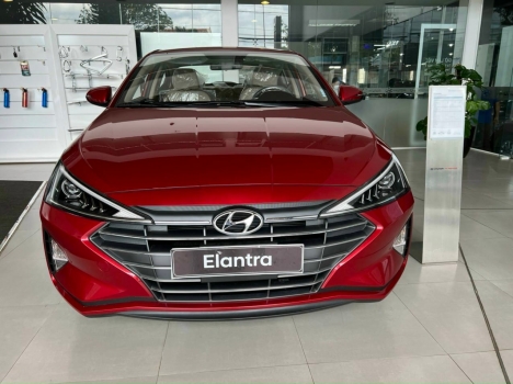 Hyundai Elantra có sẵn giao ngay