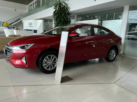 Hyundai Elantra có sẵn giao ngay