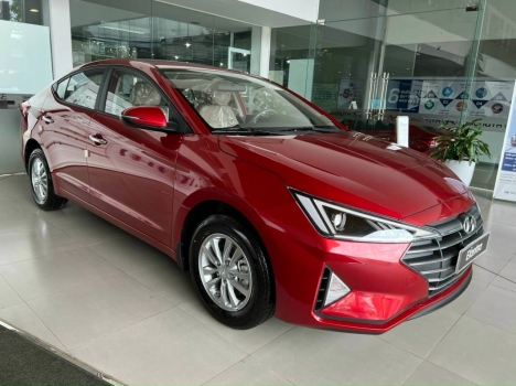 Hyundai Elantra có sẵn giao ngay