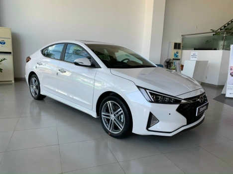 Hyundai Elantra có sẵn giao ngay