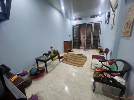 HƠN 700 TRIỆU, Nhà Lĩnh Nam, Hoàng Mai 35m2 Ô TÔ đỗ cổng