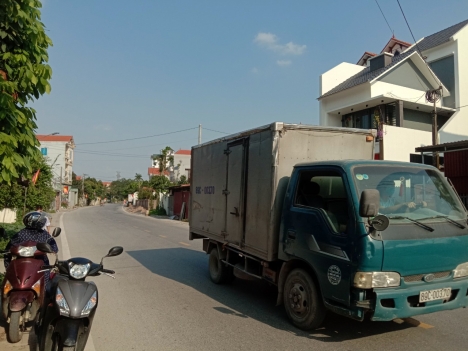 Bán đất Tân Tiến, Văn Giang, Hưng Yên diện tích 100m2, mặt tiền 9m, chia 2 lô giá 29tr/m2