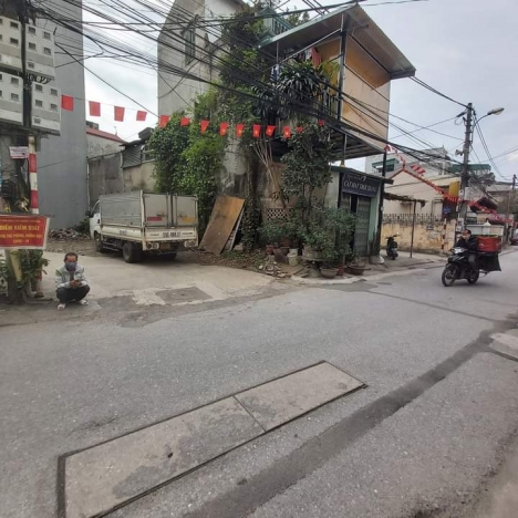 Bán nhà mới Nguyễn Văn Linh, Thạch Bàn diện tích 36m2, 5 tầng, mặt tiền 3,7m giá 3,9 tỷ.