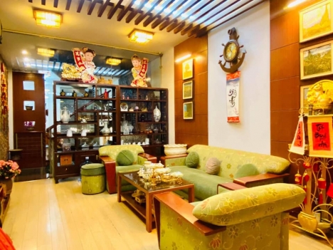 Cầu Giấy- Lô góc- vỉ hè- kinh doạnh đỉnh- ô tô tránh