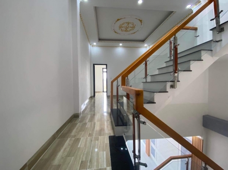 Bán Nhà 2 Lầu 1 Trệt 70m2 - Giá Cực Tốt Cho Khách Thiện Chi