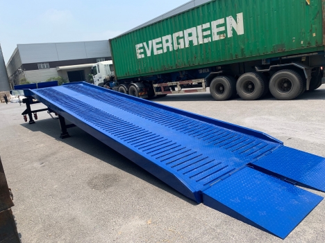 Bán cầu xe nâng hàng lên container 12 tấn toàn quốc