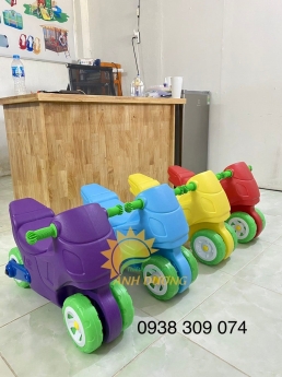 Xe chòi cho bé nhựa đúc 4 bánh