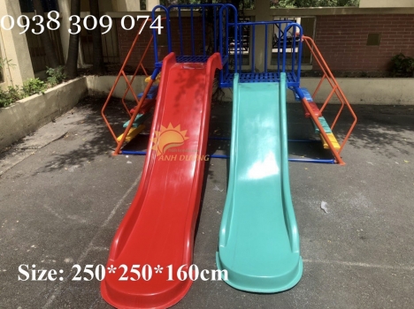 Cầu trượt dành cho trẻ em hai máng trượt