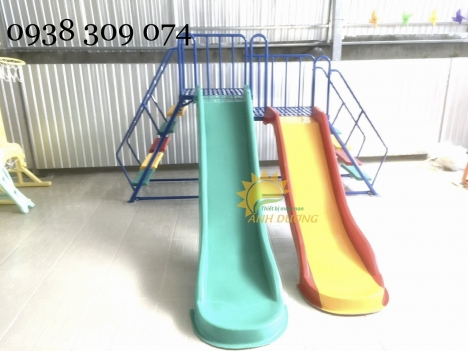 Cầu trượt dành cho trẻ em hai máng trượt