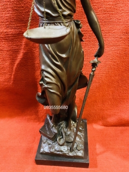 Giao lưu em tượng đồng nữ thần công lý hàng âu