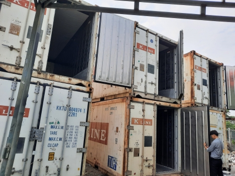 K Line 20' , hàng hóa 20 tấn đổ lại.