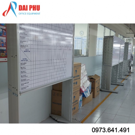 Thi công bảng từ trắng có chân tại Củ Chi