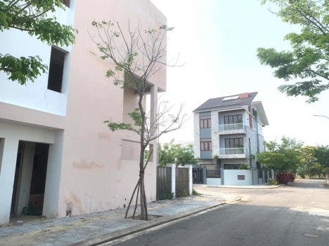 Cần bán nhanh nhà Thô FPT hai mặt tiền 142m2