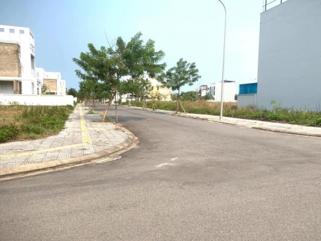 Cần bán nhanh nhà Thô FPT hai mặt tiền 142m2