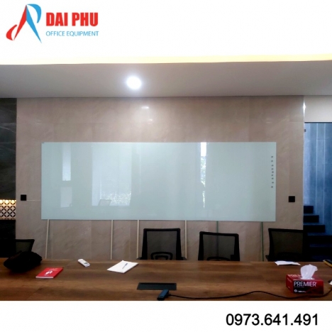 +20 mẫu bảng kính phòng họp sang trọng năm 2022