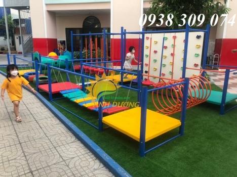 Bộ vận động liên hoàn ngoài trời cho bé