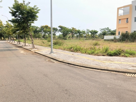 Đất FPT Đà Nẵng, Nhà thô 2 mặt tiền, 142m2, giá chỉ 4.9 tỷ