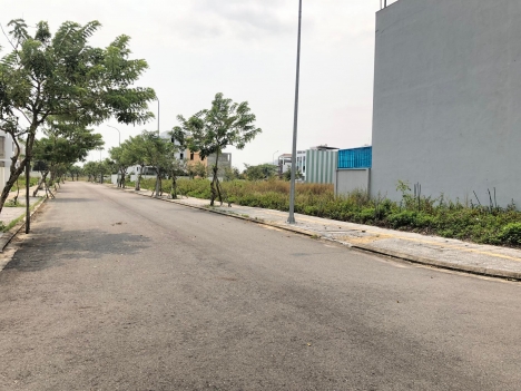 Đất FPT Đà Nẵng, Nhà thô 2 mặt tiền, 142m2, giá chỉ 4.9 tỷ