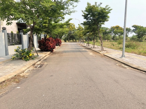 FPT Đà Nẵng, Nhà thô 2 mặt tiền, 3.5 tầng, 142m2, giá 4.9 tỷ