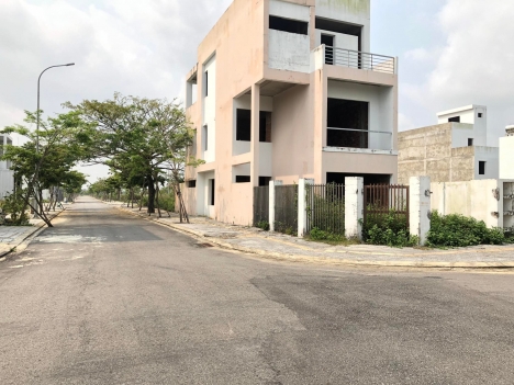 FPT Đà Nẵng, Nhà thô 2 mặt tiền, 3.5 tầng, 142m2, giá 4.9 tỷ