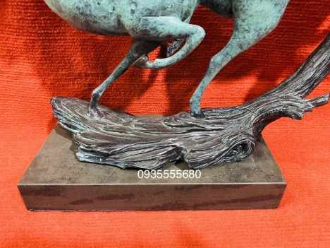 Tượng đồng hươu hàng âu