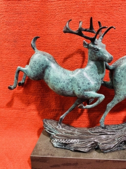 Tượng đồng hươu hàng âu