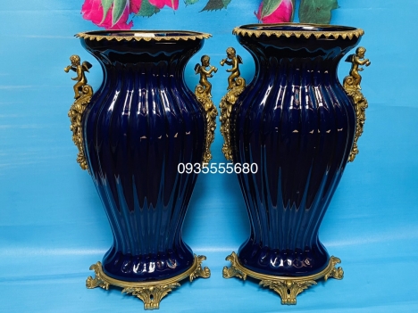 Đôi bình gốm sứ men lam hàng âu