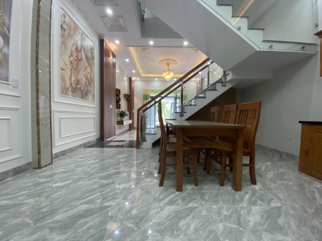 Bán Nhà Lầu Trệt Sân Xe Hơi 100 m2 - Giá Tốt Nhất Khu Vực