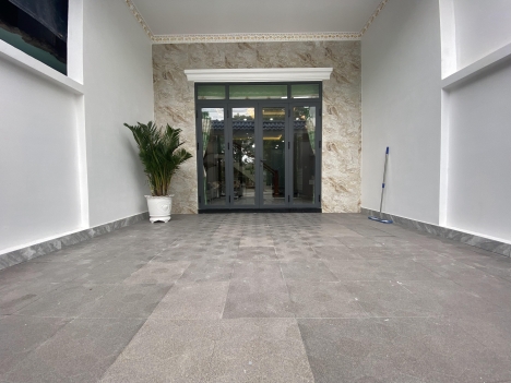 Bán Nhà Lầu Trệt Sân Xe Hơi 100 m2 - Giá Tốt Nhất Khu Vực